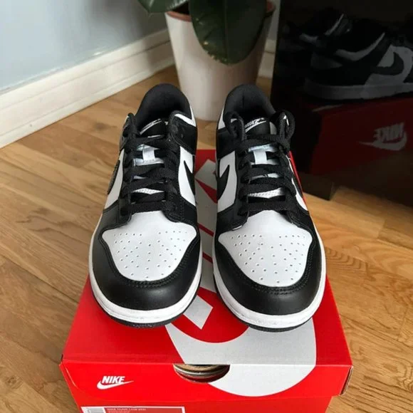 Nike Dunk Low Black White GS ‘Panda’ 🐼 - Picture 2 of 5